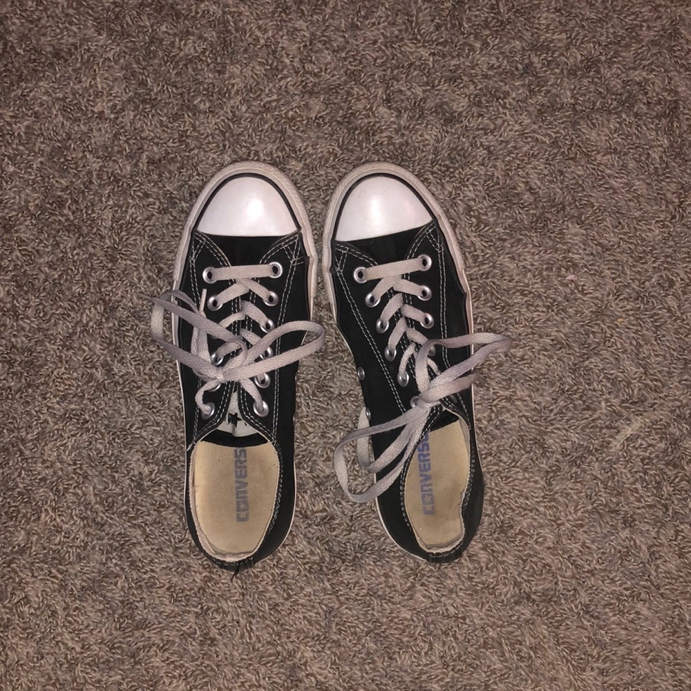 Black low top converse